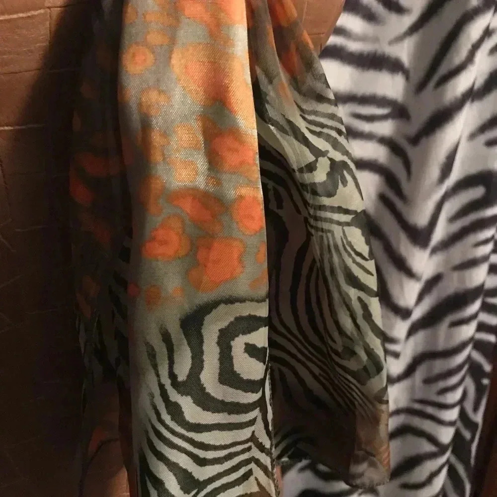 100% polyester animal print‎ scarf - Picture 2 of 4
